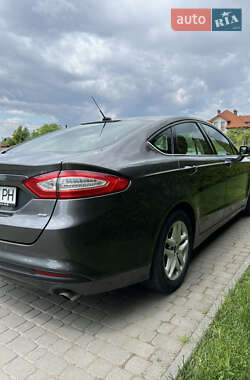Седан Ford Fusion 2015 в 