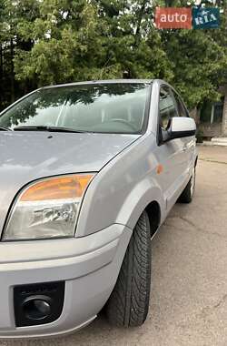 Хэтчбек Ford Fusion 2011 в 