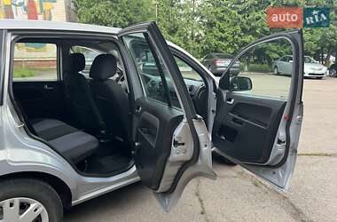 Хэтчбек Ford Fusion 2011 в 