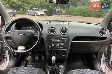 Хэтчбек Ford Fusion 2011 в 