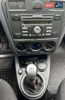 Хэтчбек Ford Fusion 2011 в 
