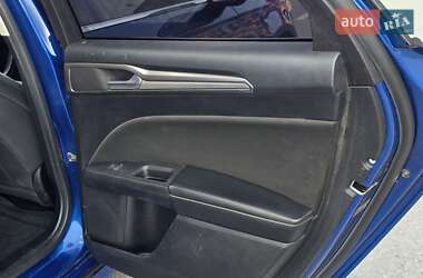 Седан Ford Fusion 2017 в 