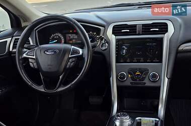 Седан Ford Fusion 2017 в 