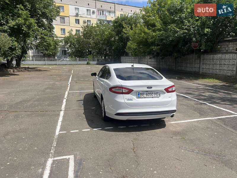 Седан Ford Fusion 2014 в Первомайську