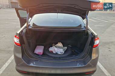Седан Ford Fusion 2013 в 