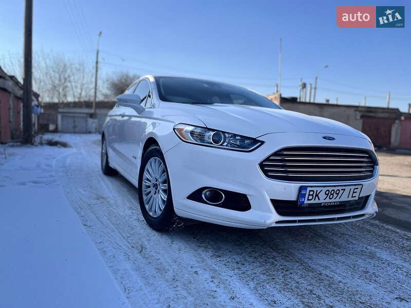Седан Ford Fusion 2013 в 