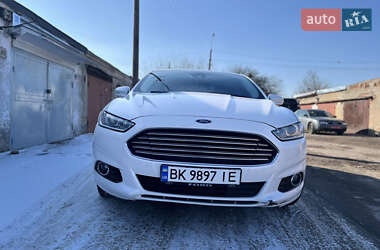 Седан Ford Fusion 2013 в 