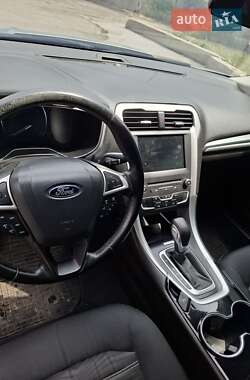 Седан Ford Fusion 2016 в 