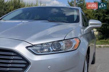Седан Ford Fusion 2015 в 