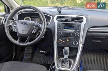 Седан Ford Fusion 2015 в 