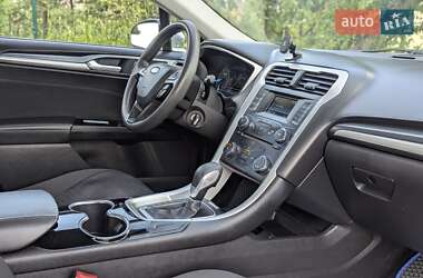 Седан Ford Fusion 2015 в 