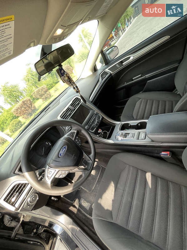 Седан Ford Fusion 2017 в Черновцах