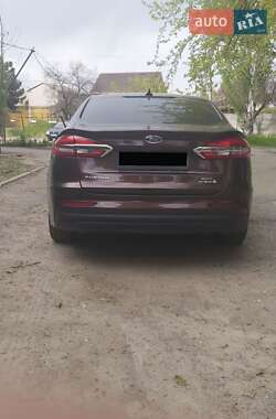 Седан Ford Fusion 2019 в 