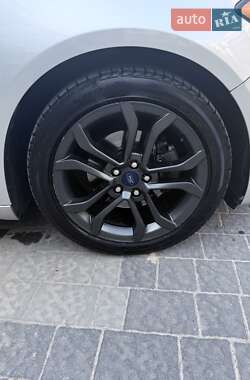 Седан Ford Fusion 2017 в 