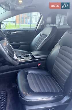 Седан Ford Fusion 2017 в 