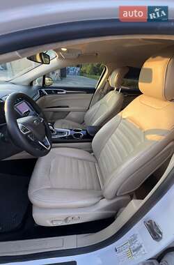 Седан Ford Fusion 2012 в 
