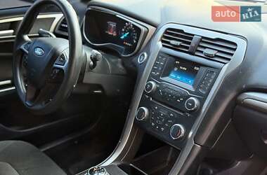 Седан Ford Fusion 2017 в 