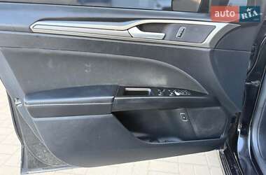 Седан Ford Fusion 2017 в 