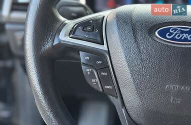 Седан Ford Fusion 2017 в 