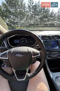 Седан Ford Fusion 2018 в 