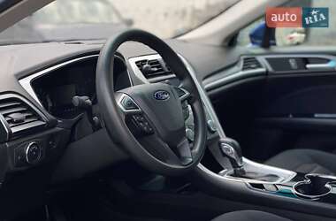 Седан Ford Fusion 2015 в 