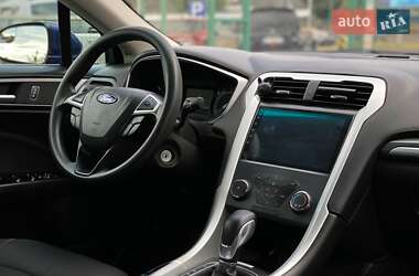Седан Ford Fusion 2015 в 