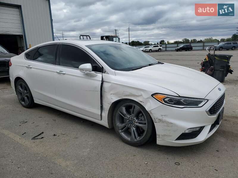 Седан Ford Fusion 2018 в Львове