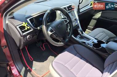 Седан Ford Fusion 2016 в 