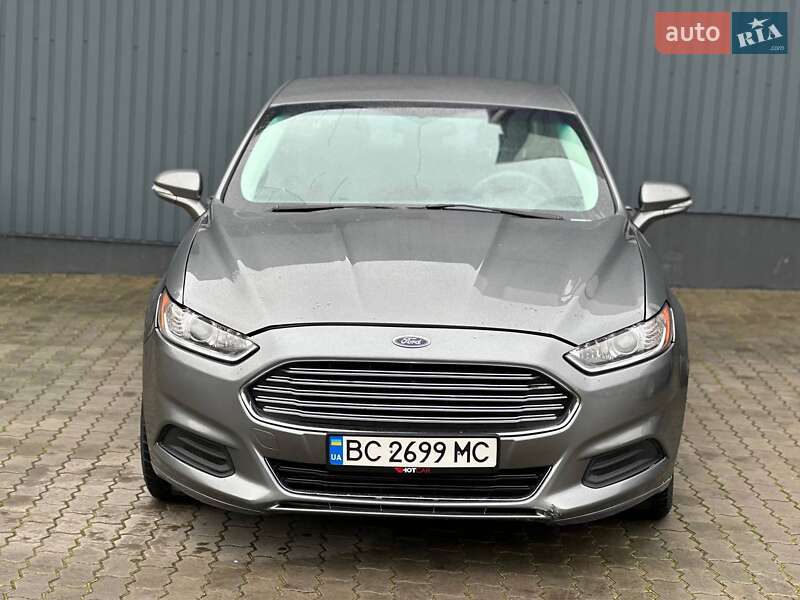 Седан Ford Fusion 2013 в Стрию