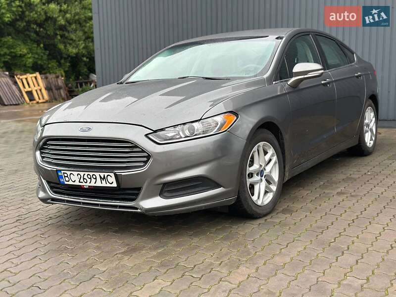 Седан Ford Fusion 2013 в Стрию