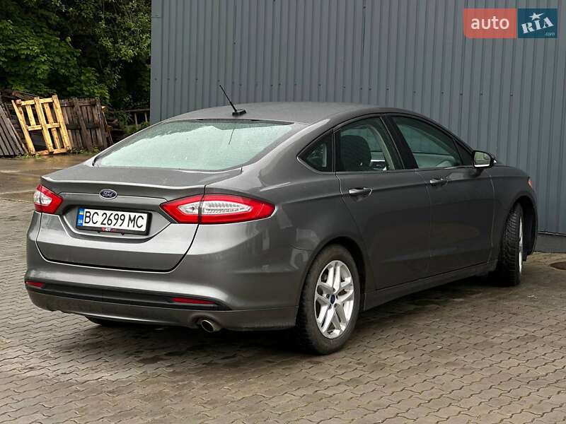 Седан Ford Fusion 2013 в Стрию