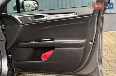 Седан Ford Fusion 2013 в 