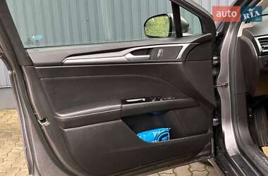 Седан Ford Fusion 2013 в 