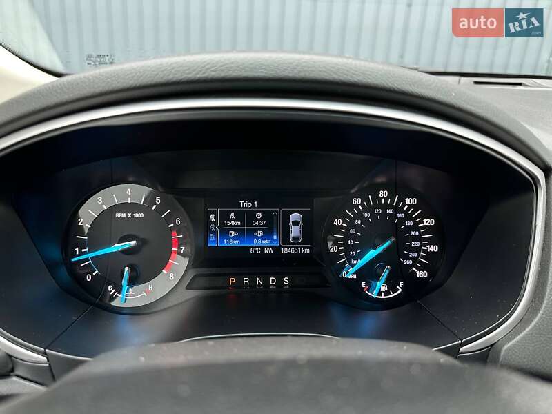 Седан Ford Fusion 2013 в Стрию