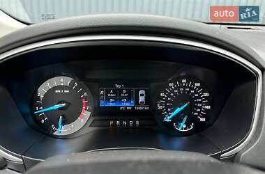 Седан Ford Fusion 2013 в 