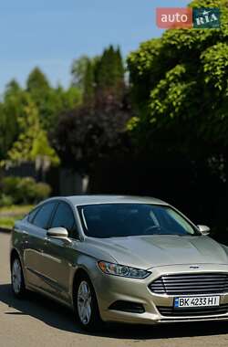Седан Ford Fusion 2015 в 