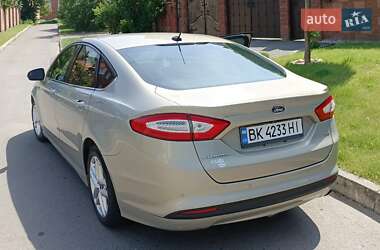 Седан Ford Fusion 2015 в 