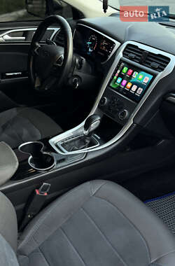 Седан Ford Fusion 2013 в 