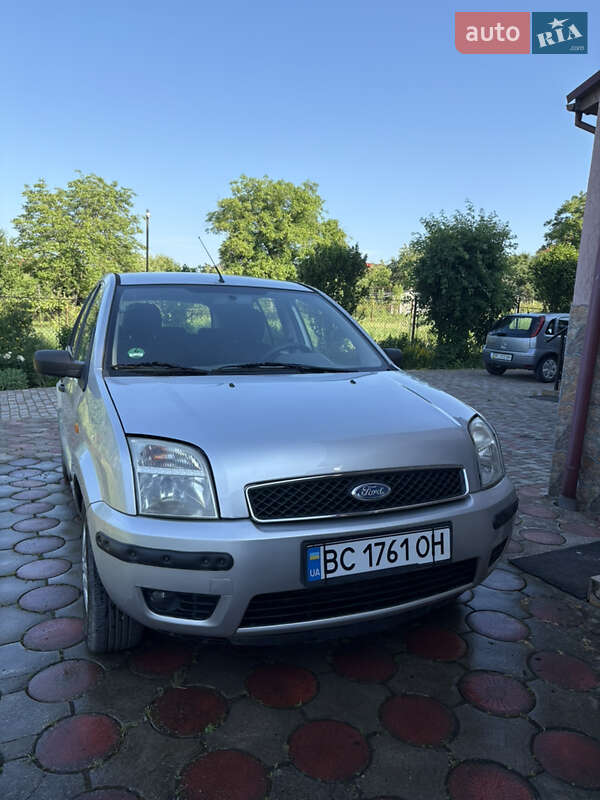 Хэтчбек Ford Fusion 2003 в 
