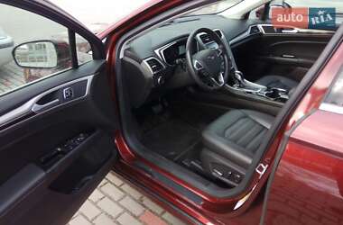 Седан Ford Fusion 2016 в 
