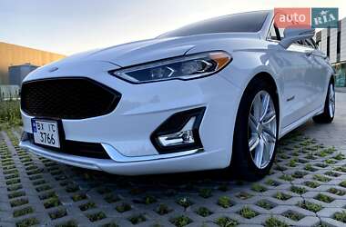 Седан Ford Fusion 2019 в 