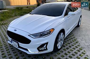 Седан Ford Fusion 2019 в 