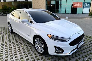 Седан Ford Fusion 2019 в 