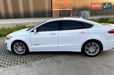 Седан Ford Fusion 2019 в 