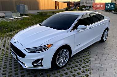 Седан Ford Fusion 2019 в 
