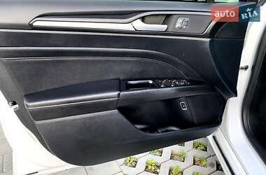Седан Ford Fusion 2019 в 