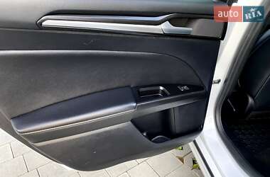 Седан Ford Fusion 2019 в 