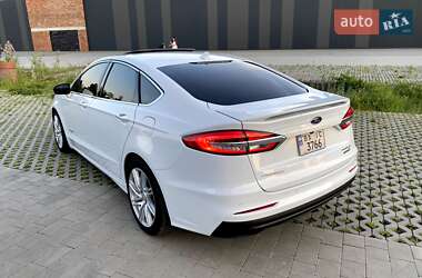 Седан Ford Fusion 2019 в 