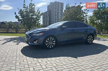 Седан Ford Fusion 2019 в 
