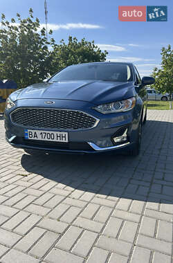 Седан Ford Fusion 2019 в 